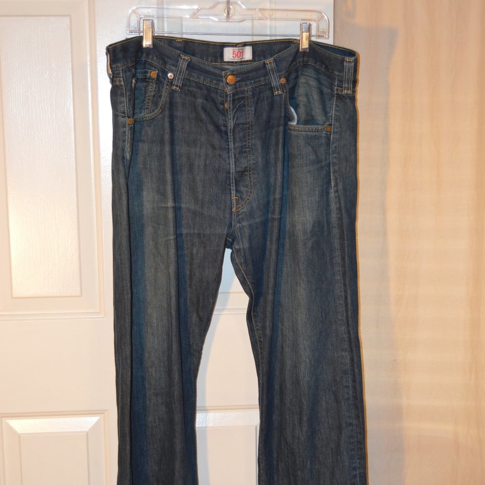 Men's Levi's 501 button fly jeans vgc 38 x 32